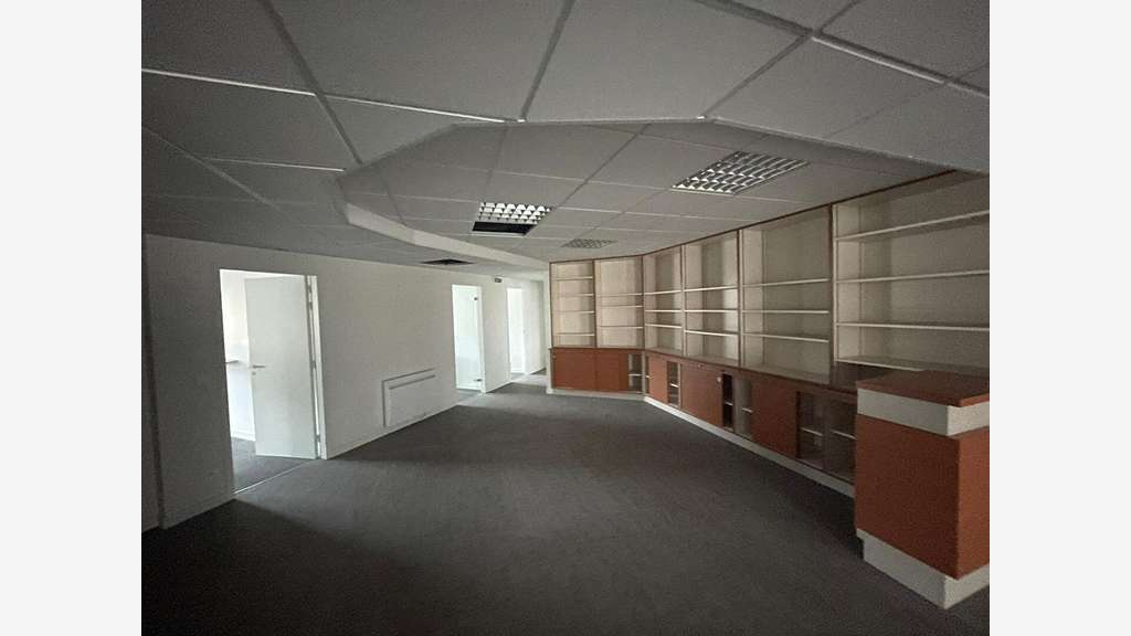 A louer plateau de bureaux 285m² prox gare à Laval