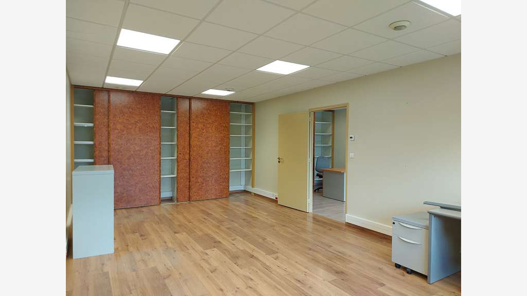 A louer ensemble de bureaux 125m² à Changé