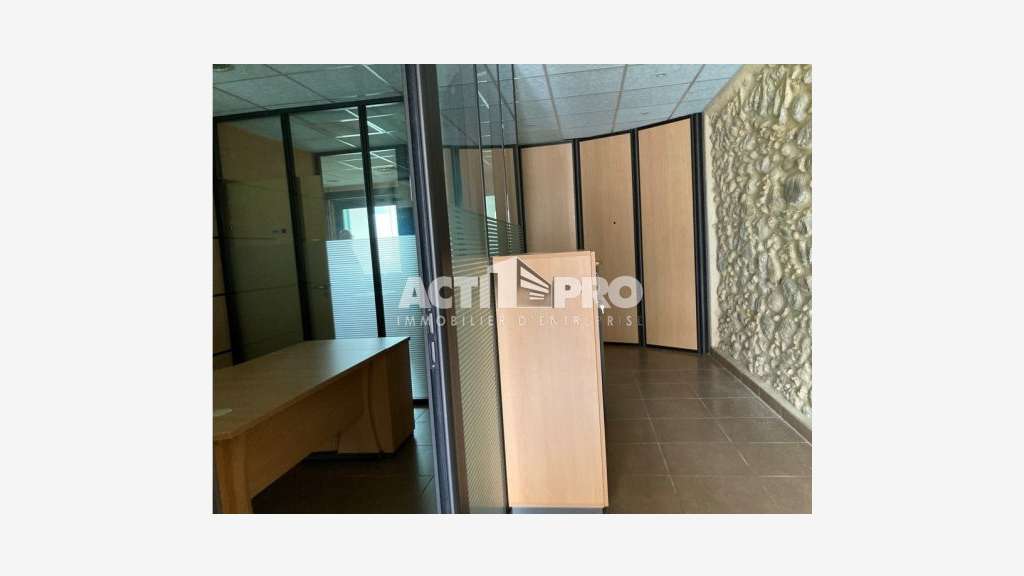 À louer bureaux de 76 m² au Boulou