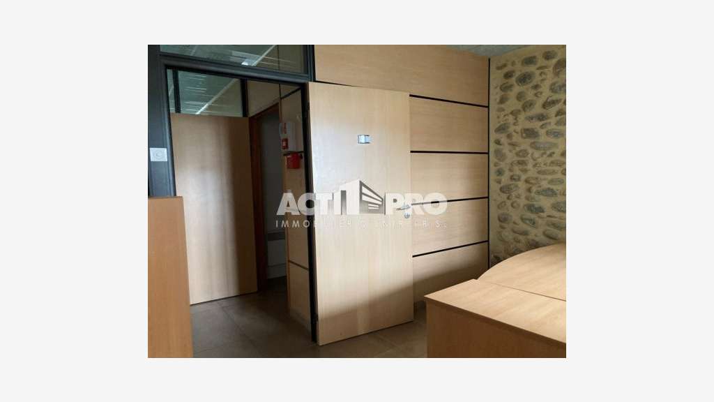 À louer bureaux de 76 m² au Boulou