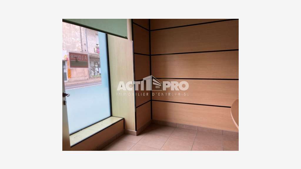 À louer bureaux de 76 m² au Boulou