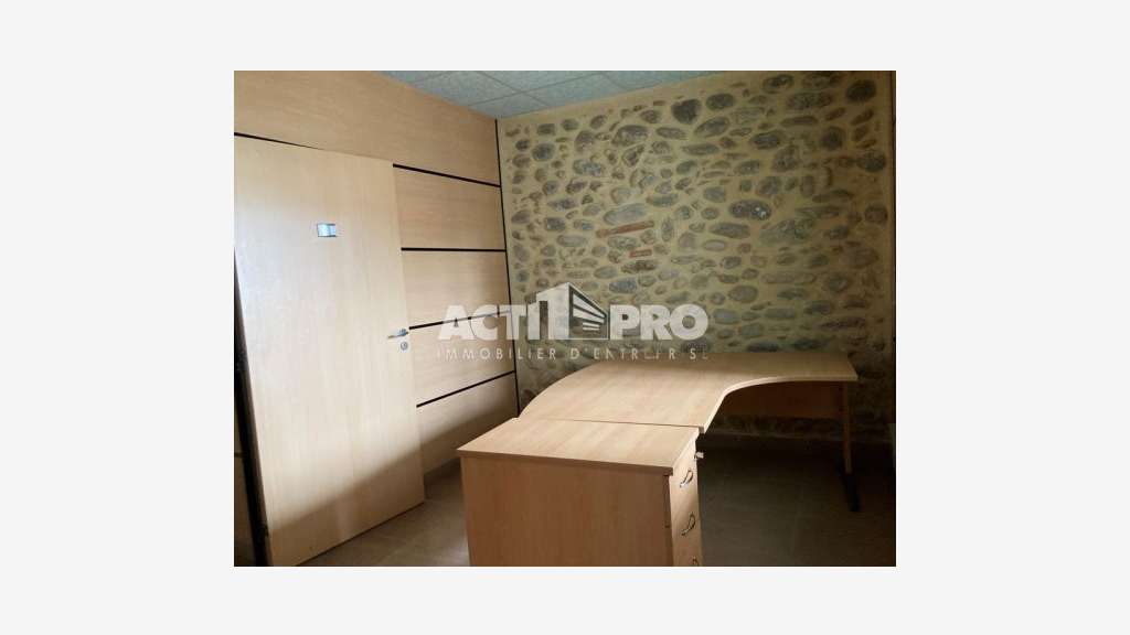 À louer bureaux de 76 m² au Boulou