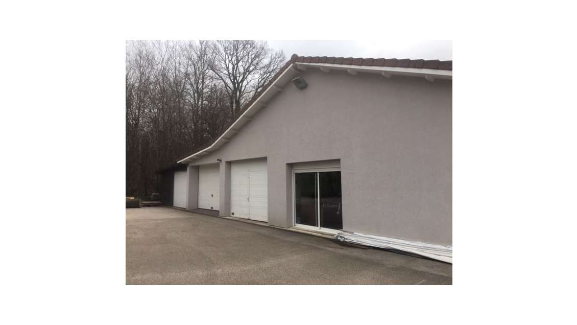 Location local et bureaux 300m² au Chateley