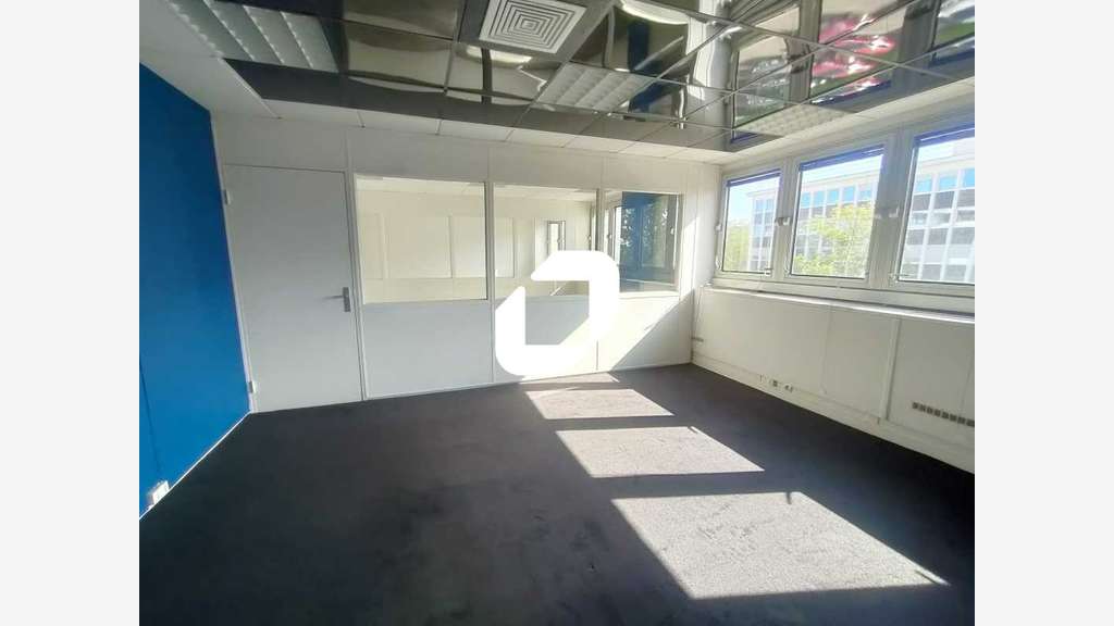 A louer bureaux rénovés de 129m² au Chesnay
