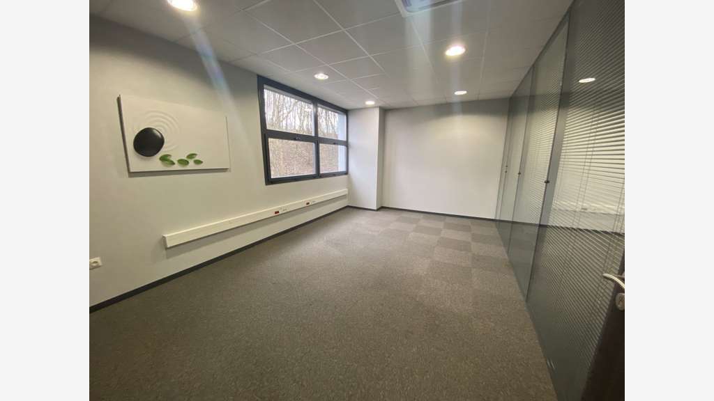 A louer bureaux lumineux de 73m² au Coudray