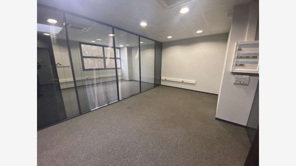 A louer bureaux lumineux de 73m² au Coudray