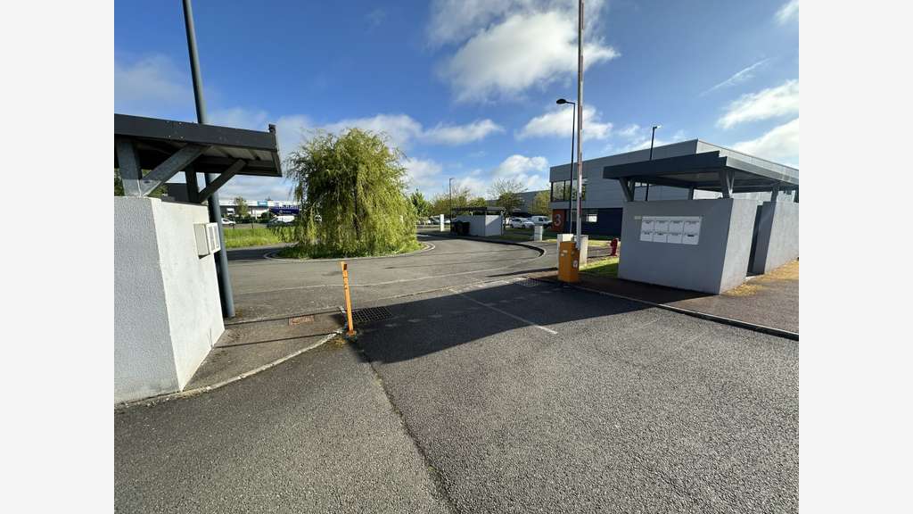 A louer bureaux lumineux de 73m² au Coudray