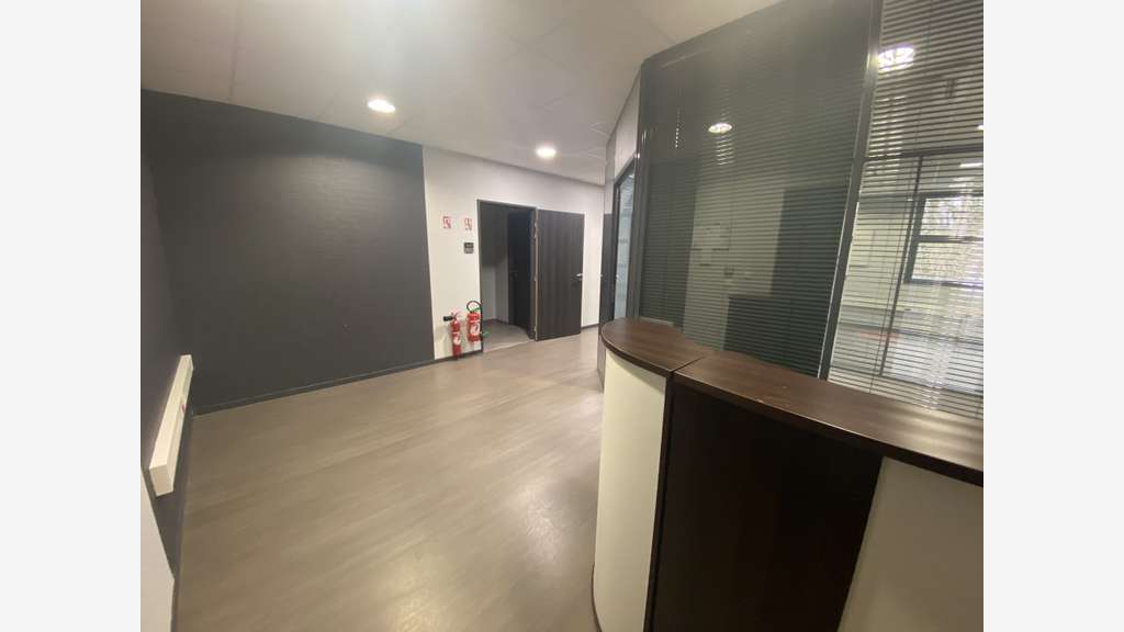 A louer bureaux lumineux de 73m² au Coudray