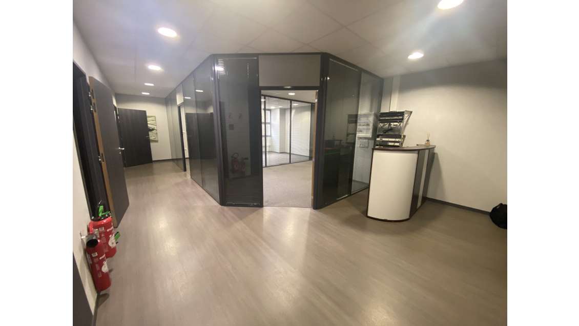 A louer bureaux lumineux de 73m² au Coudray