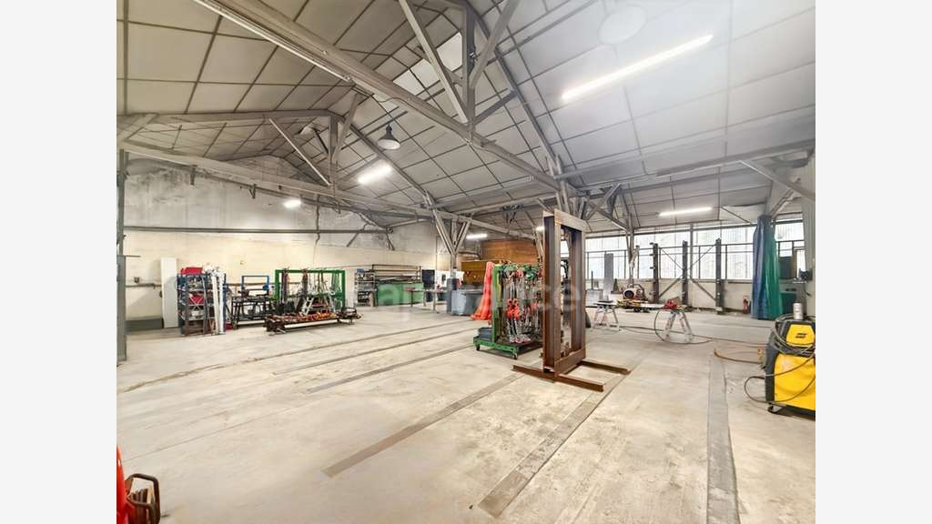 Local industriel 267m² à louer au Creusot 