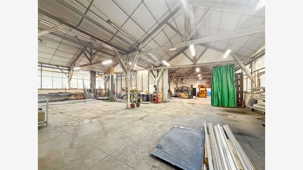 Local industriel 267m² à louer au Creusot 