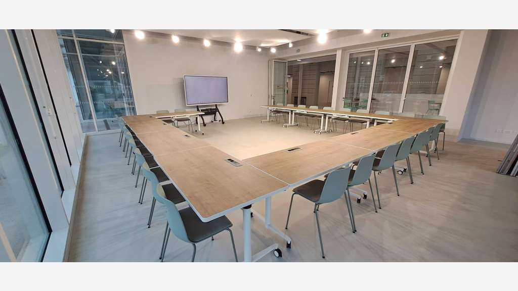 À louer bureaux en hôtel d'Entreprises au Creusot 