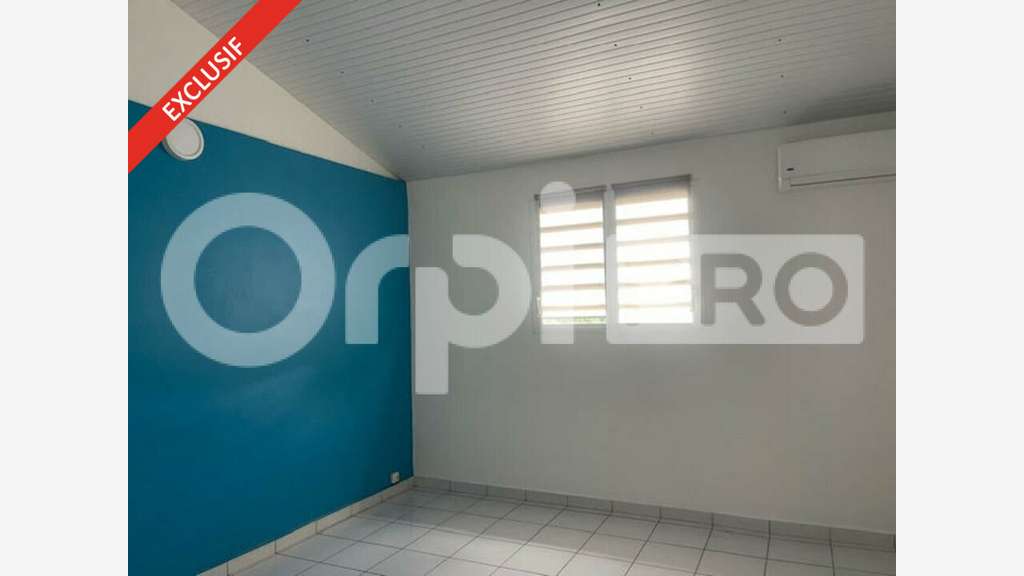 Bureau climatisés 98m² R+1 à louer au Gosier