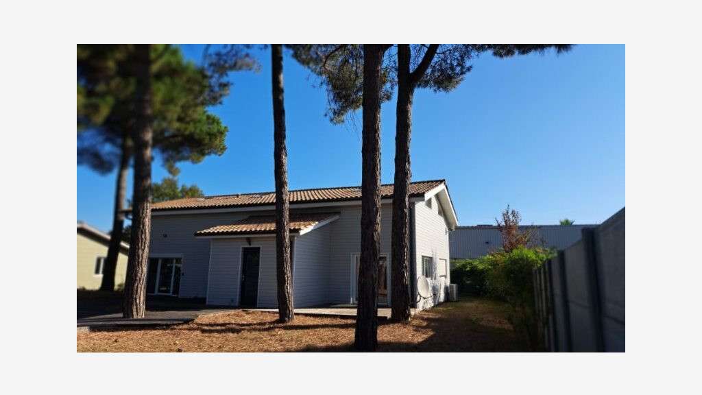 Bureaux 227m² R+1 à louer au Haillan