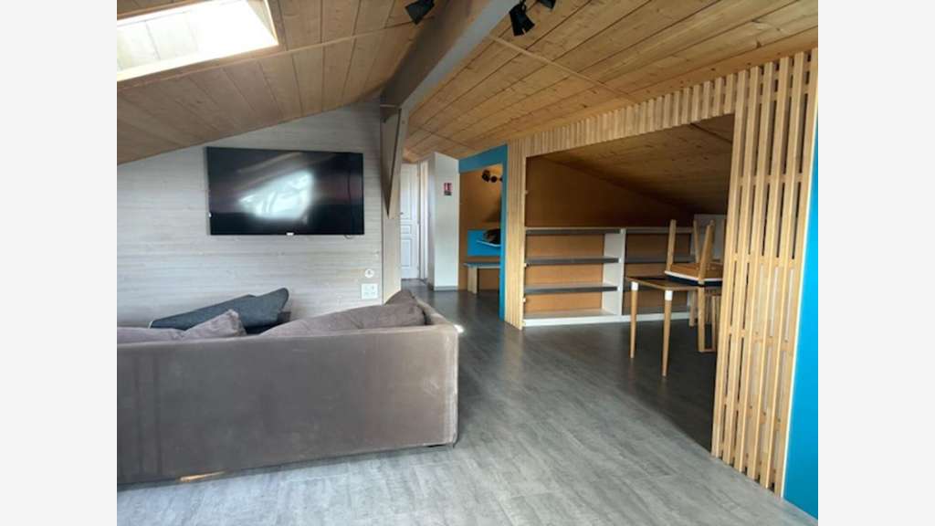 Bureaux 227m² R+1 à louer au Haillan
