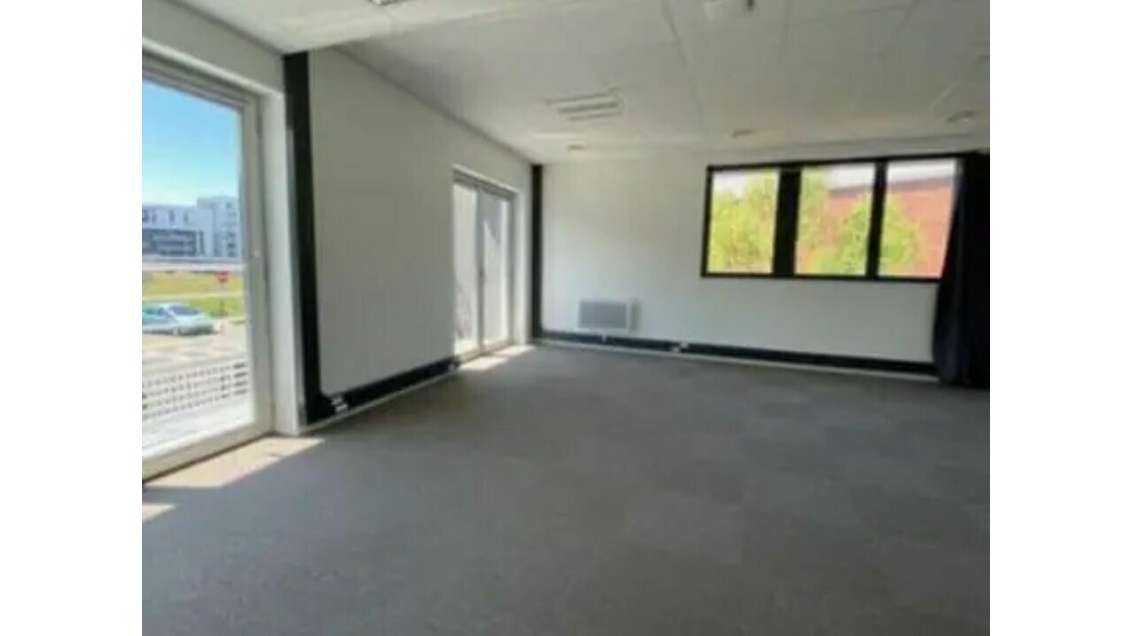 A louer bureaux 394m² prox axe principal Le Havre 