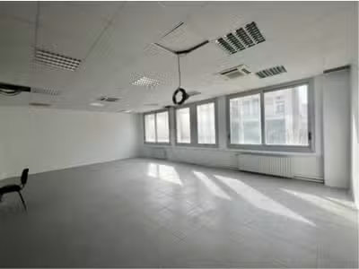 À louer – Bureaux de 330 m² divisibles à partir de