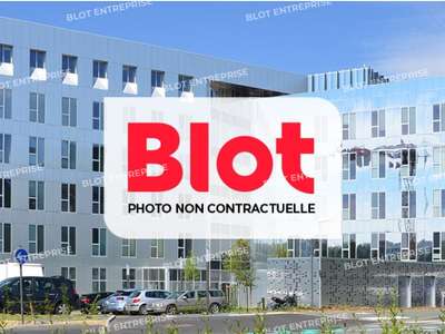 A louer bureaux de 97m² le Hezo axe principal