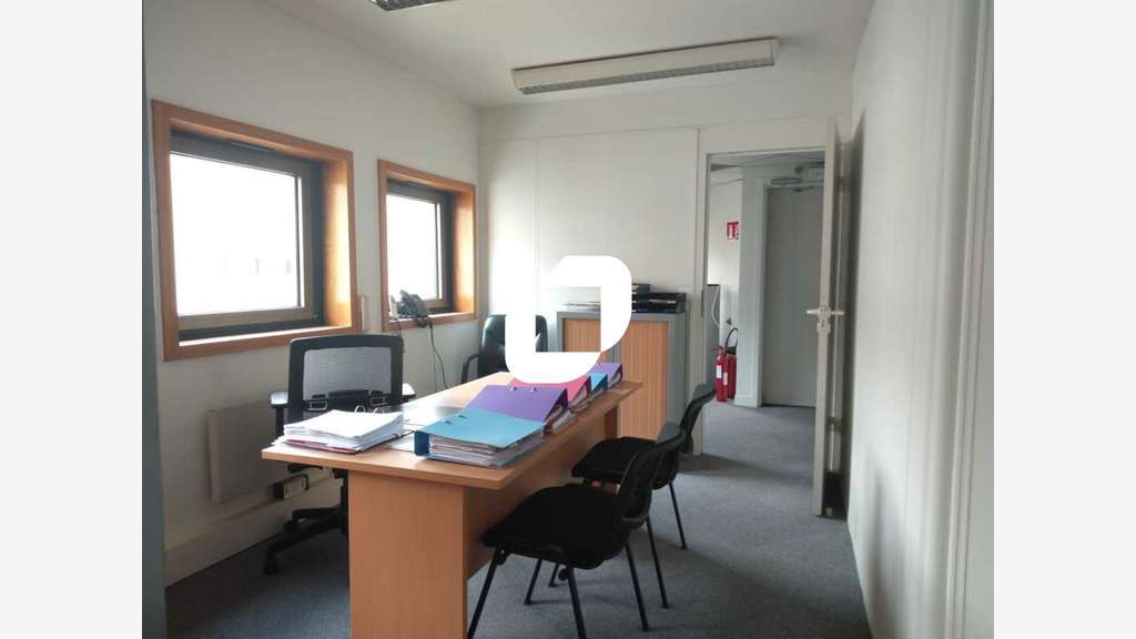 A louer Bureaux 92m² Le kremlin bicetre