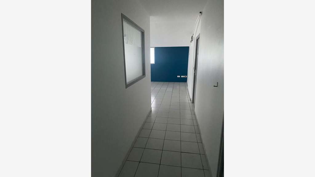 A louer bureaux 174m² en étage au Lamentin