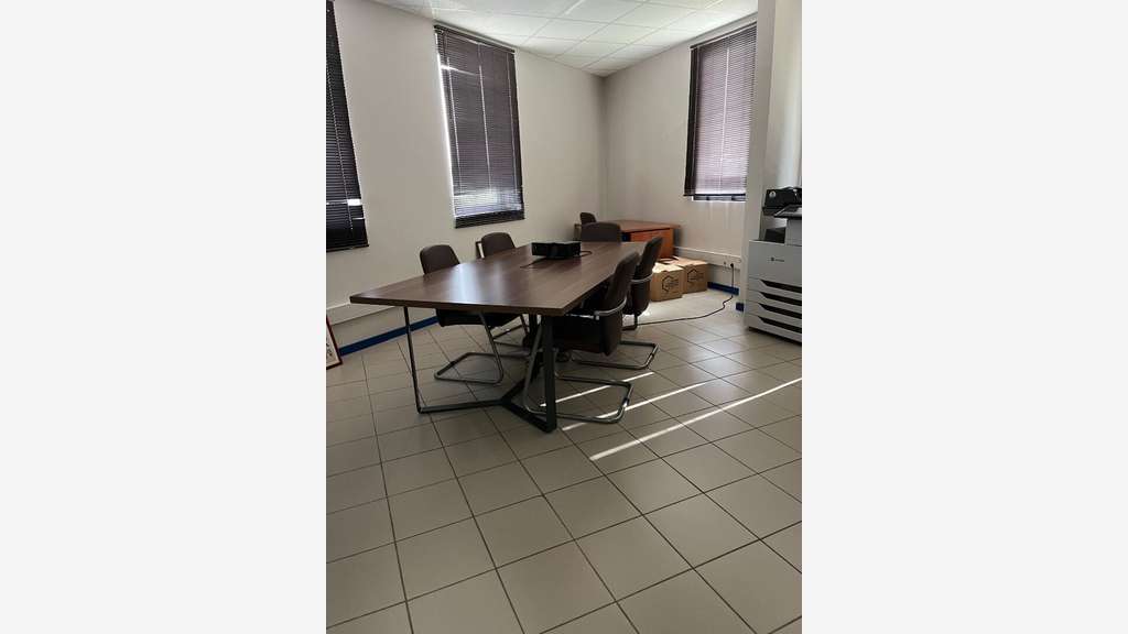 A louer bureaux 200m² Zone de Manhity au Lamentin