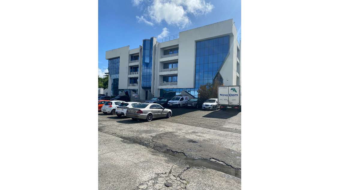 A louer bureaux 700m² R+1 au Lamentin Californie