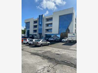 A louer bureaux 700m² R+1 au Lamentin Californie