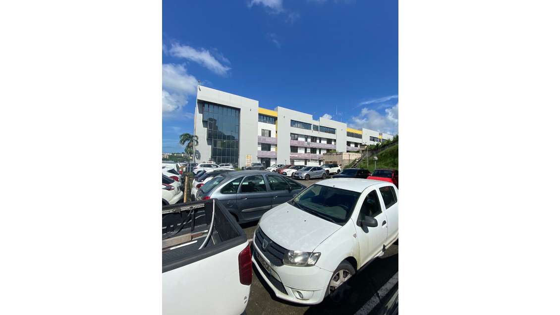 A louer bureaux 97m² R+2 au Lamentin Californie