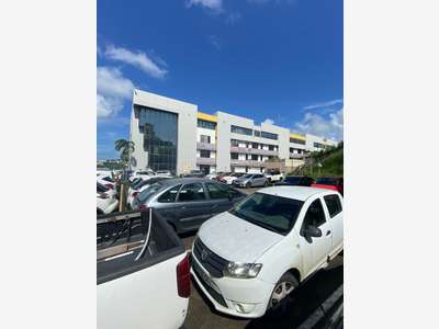 A louer bureaux 97m² R+2 au Lamentin Californie