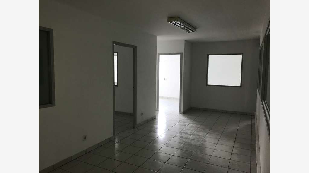 A louer beaux bureaux 135m² R+1 au Lamentin