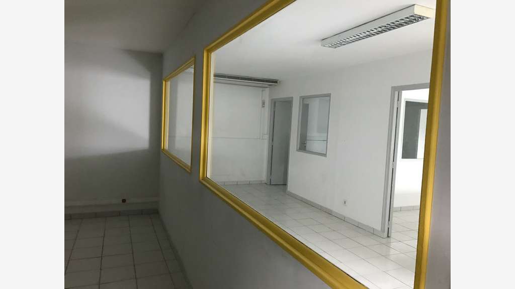 A louer beaux bureaux 135m² R+1 au Lamentin
