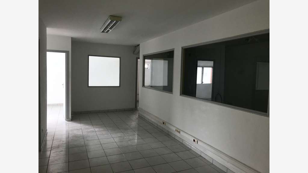 A louer beaux bureaux 135m² R+1 au Lamentin