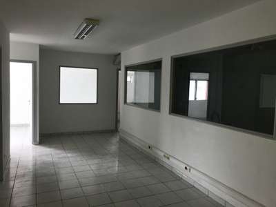 A louer beaux bureaux 135m² R+1 au Lamentin