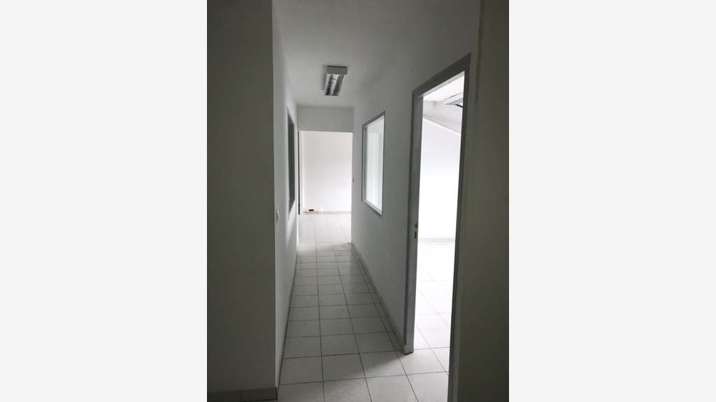 A louer beaux bureaux 135m² R+1 au Lamentin