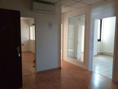 A louer bureaux agencés 67m²  au Lamentin