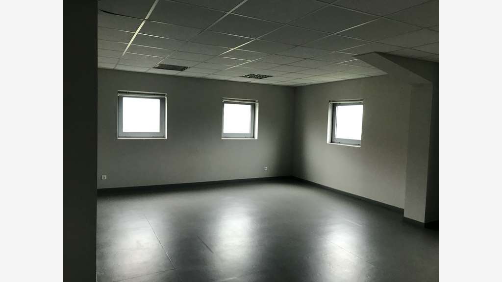 A louer bureaux 80m² R+1 au Lamentin Acajou