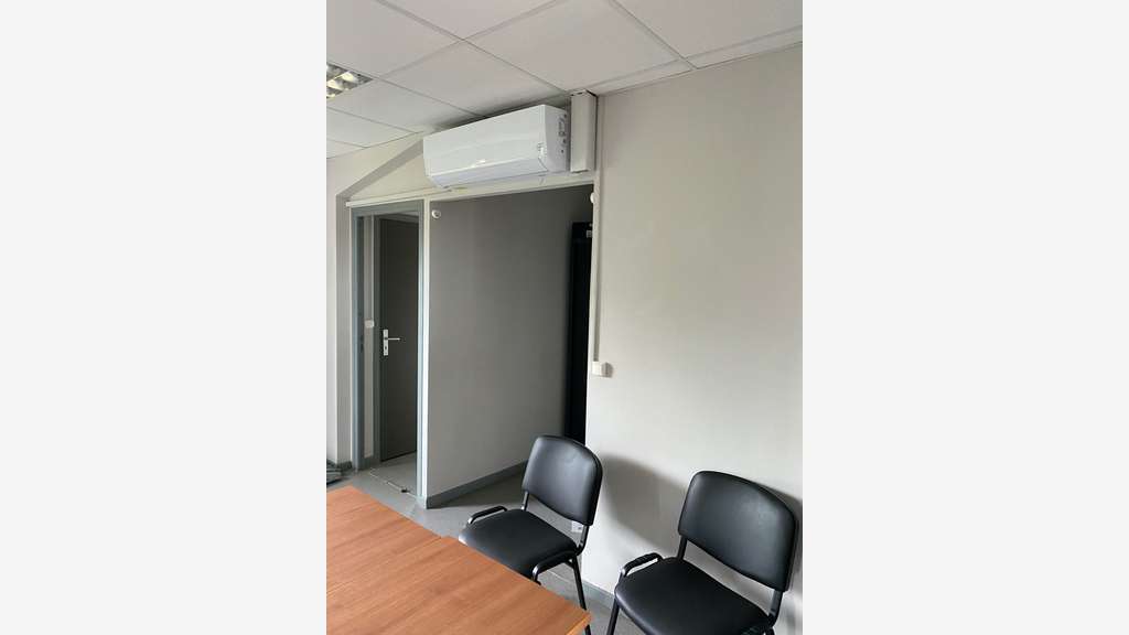 A louer bureaux 80m² R+1 au Lamentin Acajou