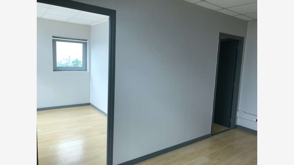A louer bureaux 80m² R+1 au Lamentin Acajou