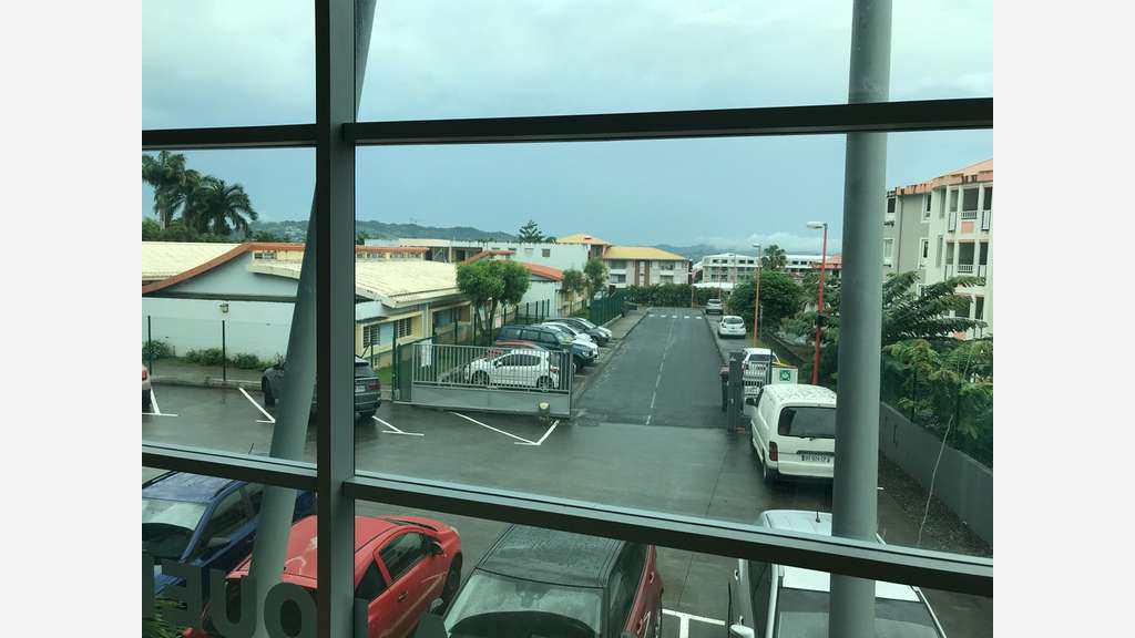 A louer bureaux 80m² R+1 au Lamentin Acajou