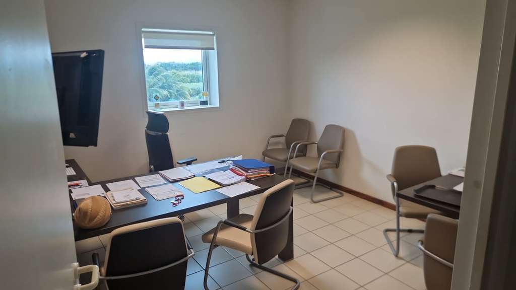 A louer beau plateau de bureaux 130m² Le Lamentin