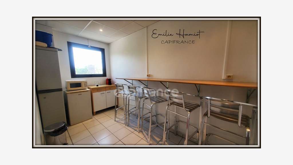 A louer local 11.20m² Lamentin  C.A. Place d'Armes