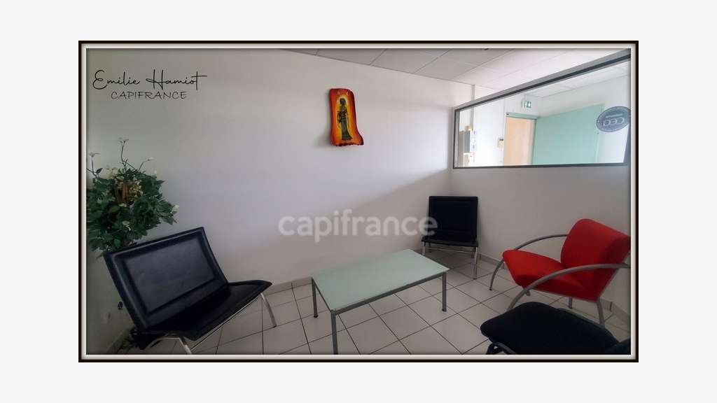 A louer local 11.20m² Lamentin  C.A. Place d'Armes