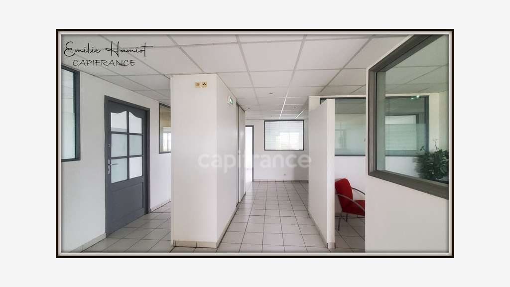 A louer local 11.20m² Lamentin  C.A. Place d'Armes