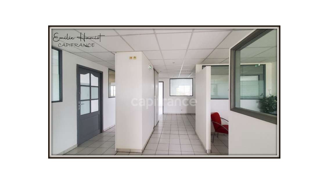 A louer local 11.20m² Lamentin C.A. Place d'Armes
