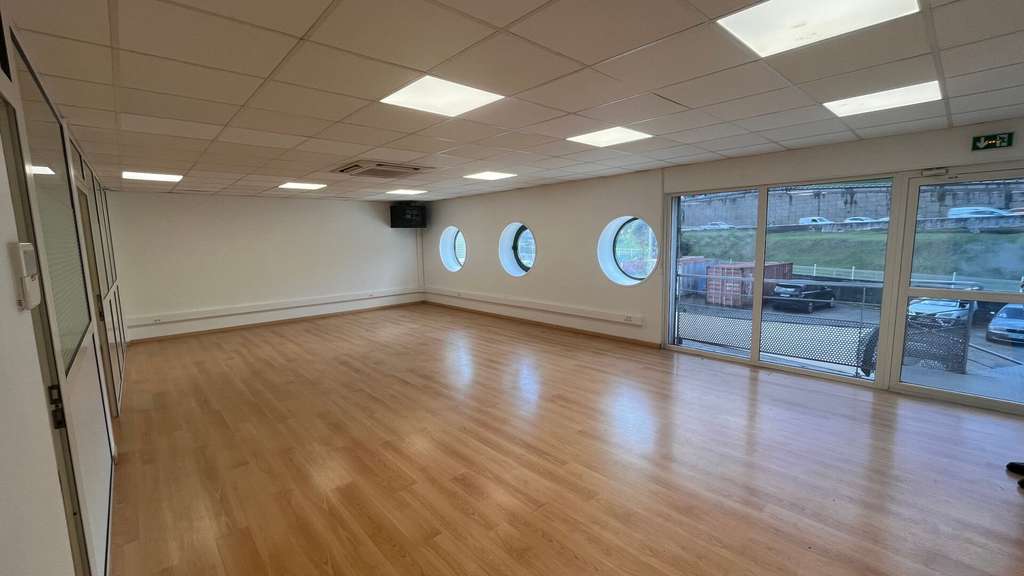 A louer bureaux lumineux 90m² Le Lamentin