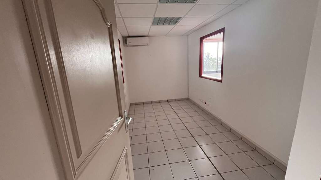 A louer bureaux modernes 116m² R+1 Le Lamentin