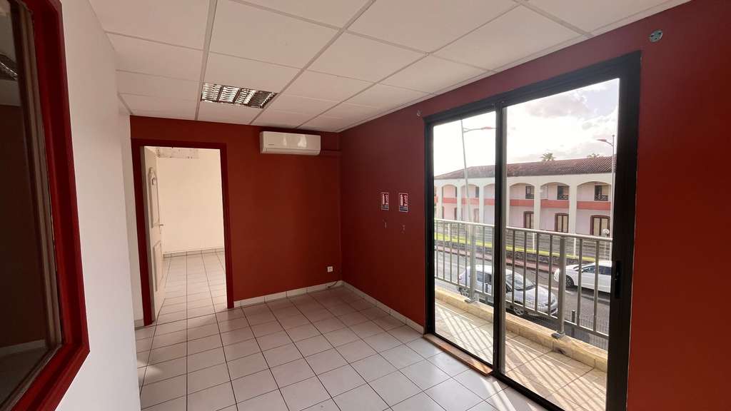 A louer bureaux modernes 116m² R+1 Le Lamentin