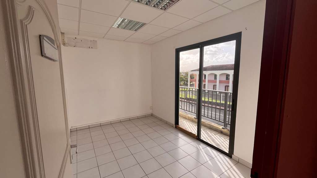 A louer bureaux modernes 116m² R+1 Le Lamentin