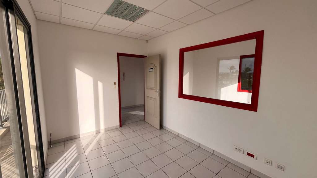 A louer bureaux modernes 116m² R+1 Le Lamentin