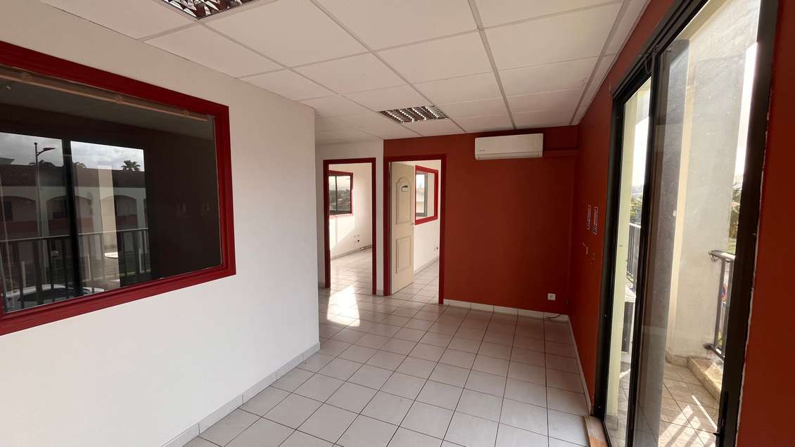 A louer bureaux modernes 116m² R+1 Le Lamentin